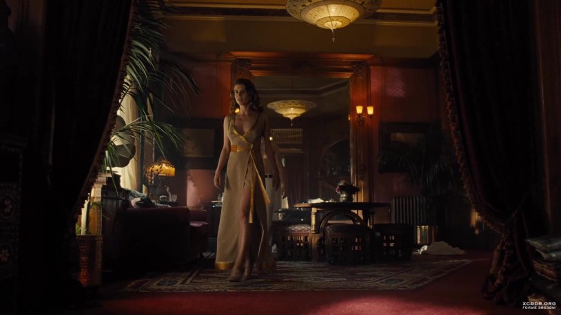 Katya Herbers hot photo