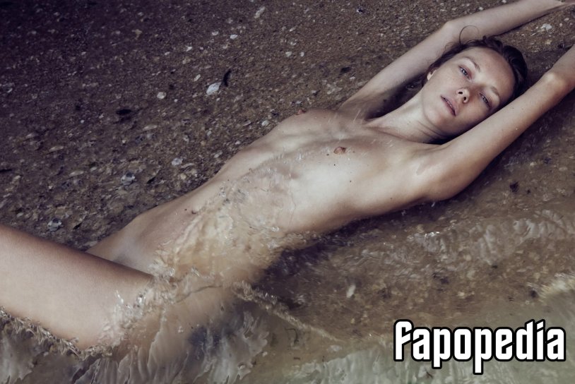 Naked model Dominika a photo