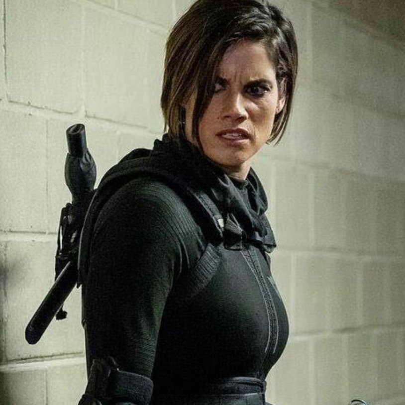 Cara Delevingne photo