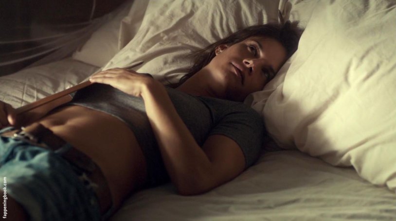 Missy Peregrym Rookie Blue 1x04