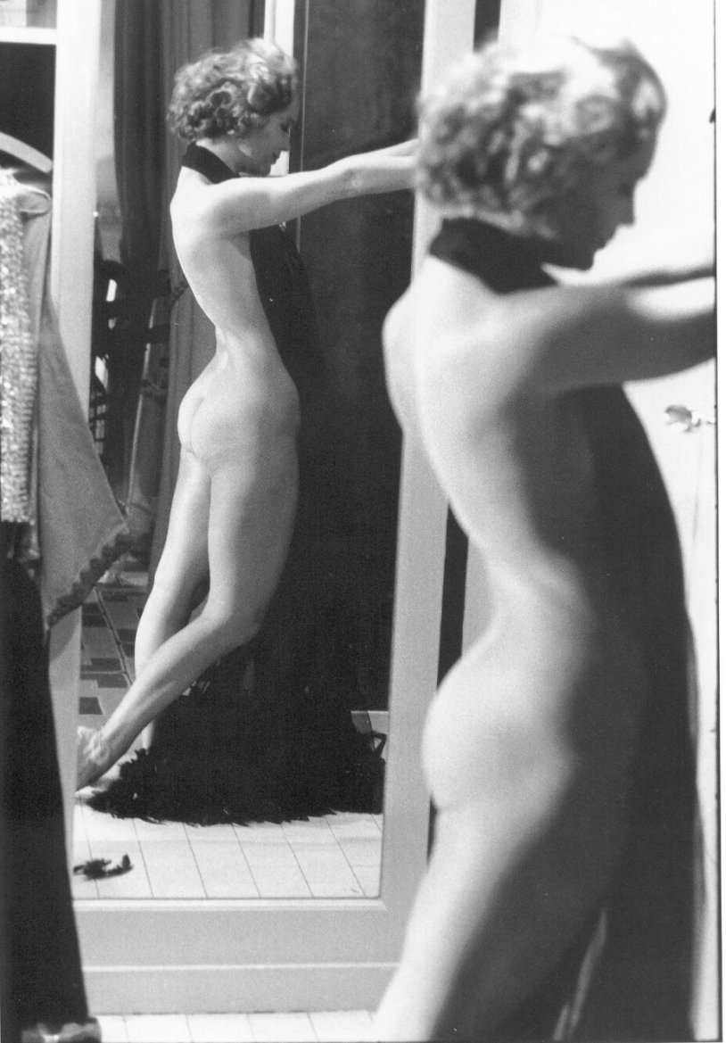 Naked Romi Schneider in Villa photo