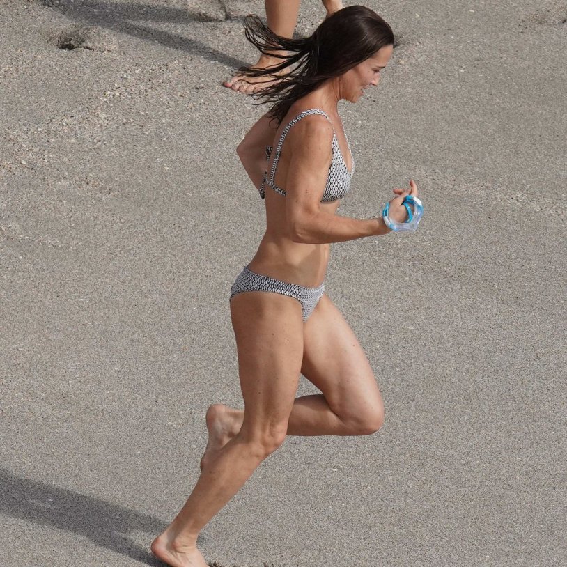 Pippa Middleton photo in a swimsuit
