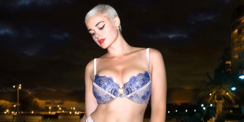 STEPH RAYNER in underwear