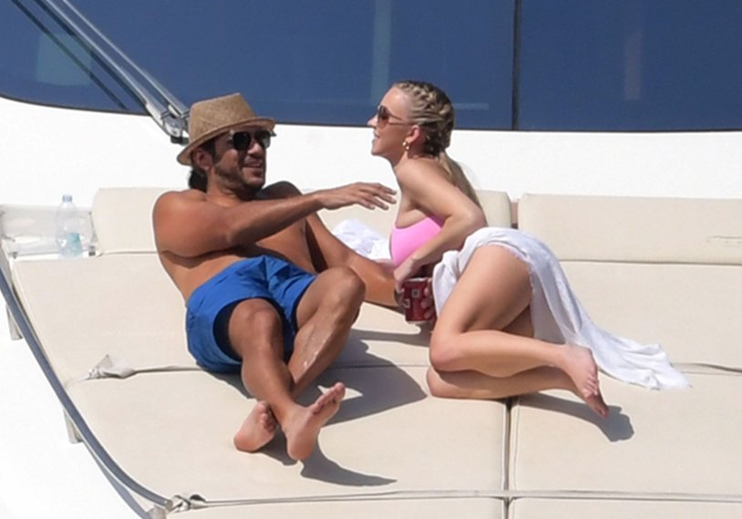 Scarlett Johansson on the Paparazzi beach