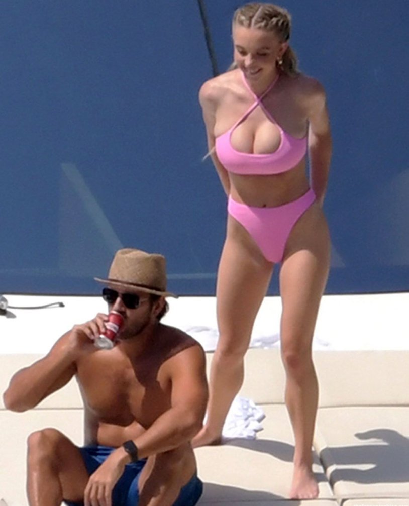 Сидни Суини сливы