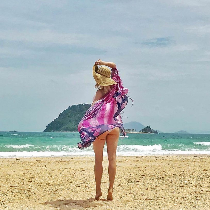 Katherine Winnik on the beach