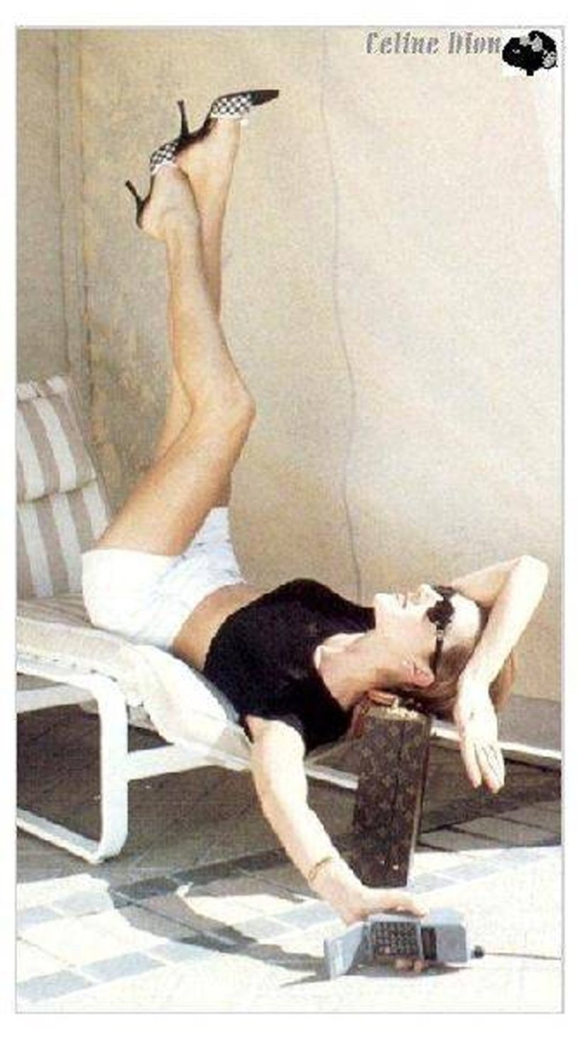 Hairy legs Selin Dion