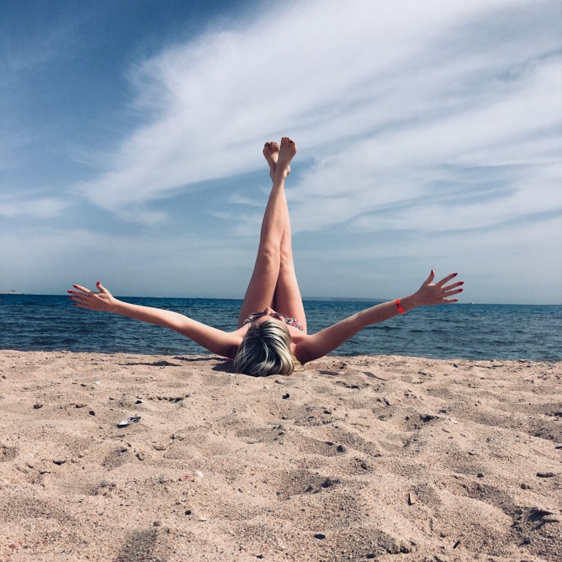 Girl in the lingerie of the face