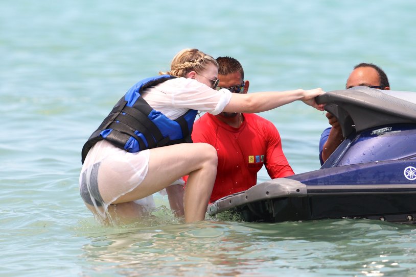 Chloe Grace Motz on the beach