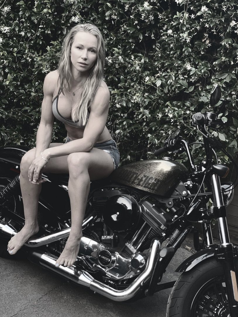 SUSANA SPEARS BODY PAINT