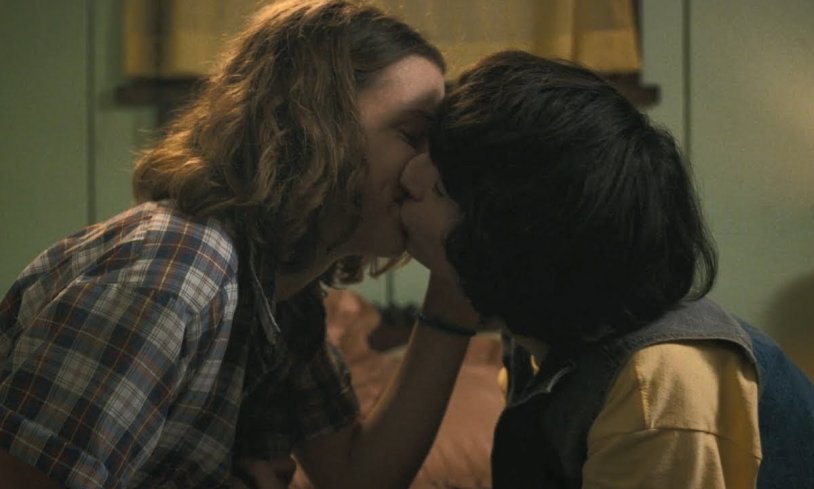 Millie Bobby Brown kiss