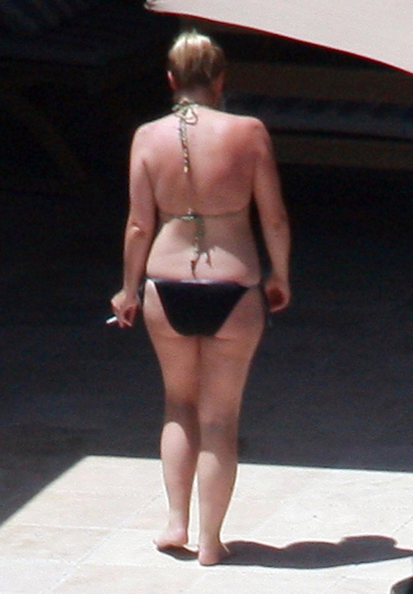 Lucy Davis in his youth in a swimsuit