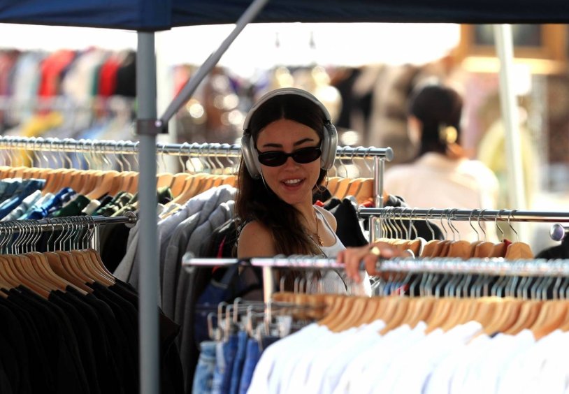 Madison Bir in leggings and sneakers