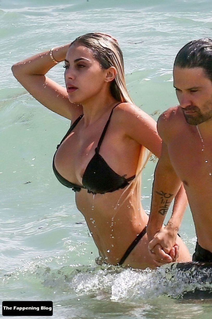 Alexa Dellanos in bikini