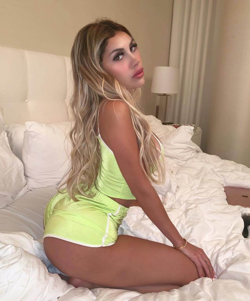 Alexa dellanos black dress