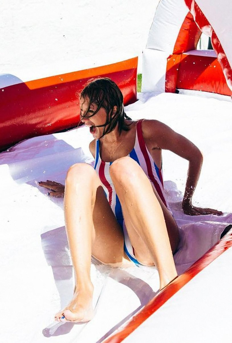 Taylor Swift 2018 breast