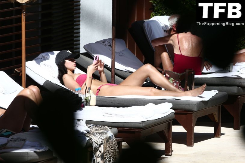 Singer dua linden naked