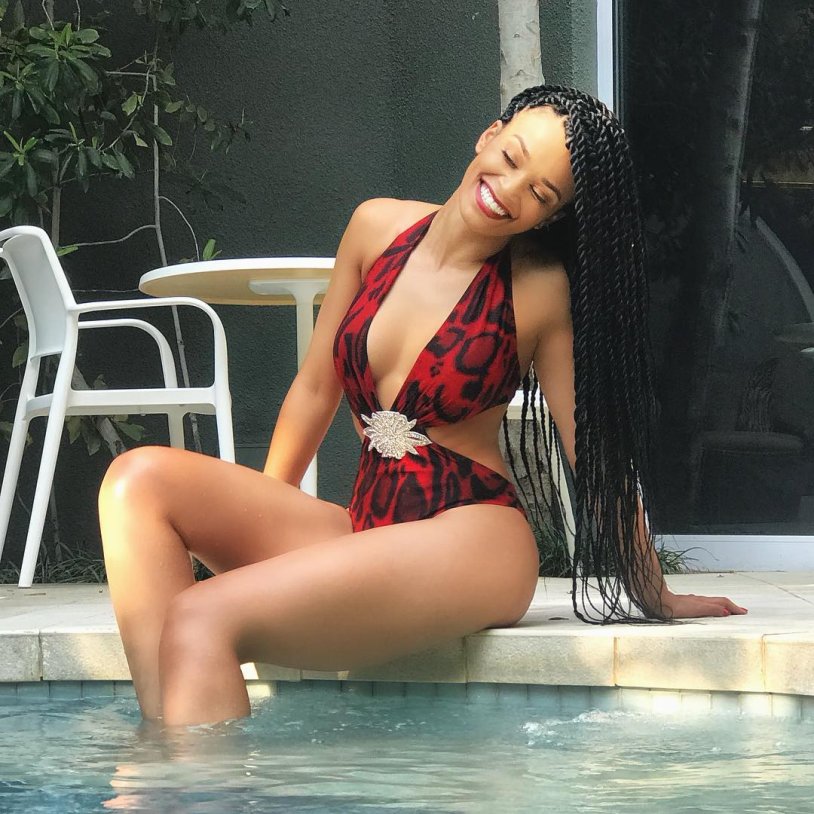 Zoe Kravitz naked breasts