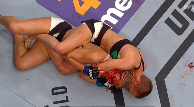 Paige Wanzante and Rose Namayunas fight