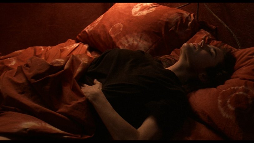 Jennifer Connelli kiss