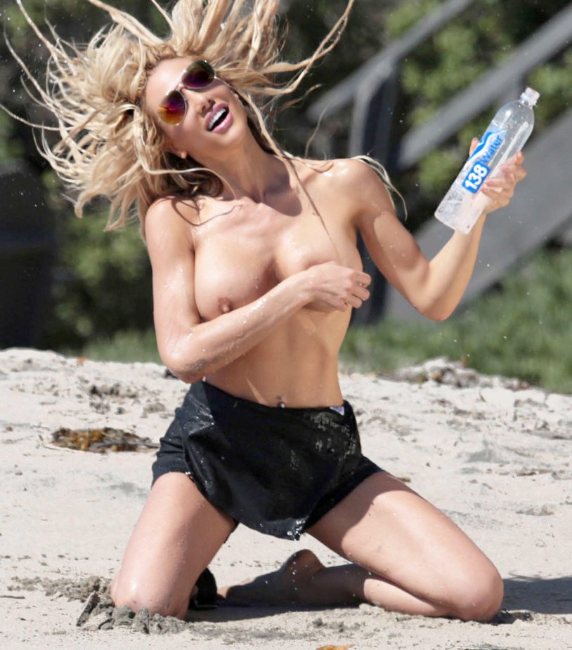 Bridi Elliot is naked