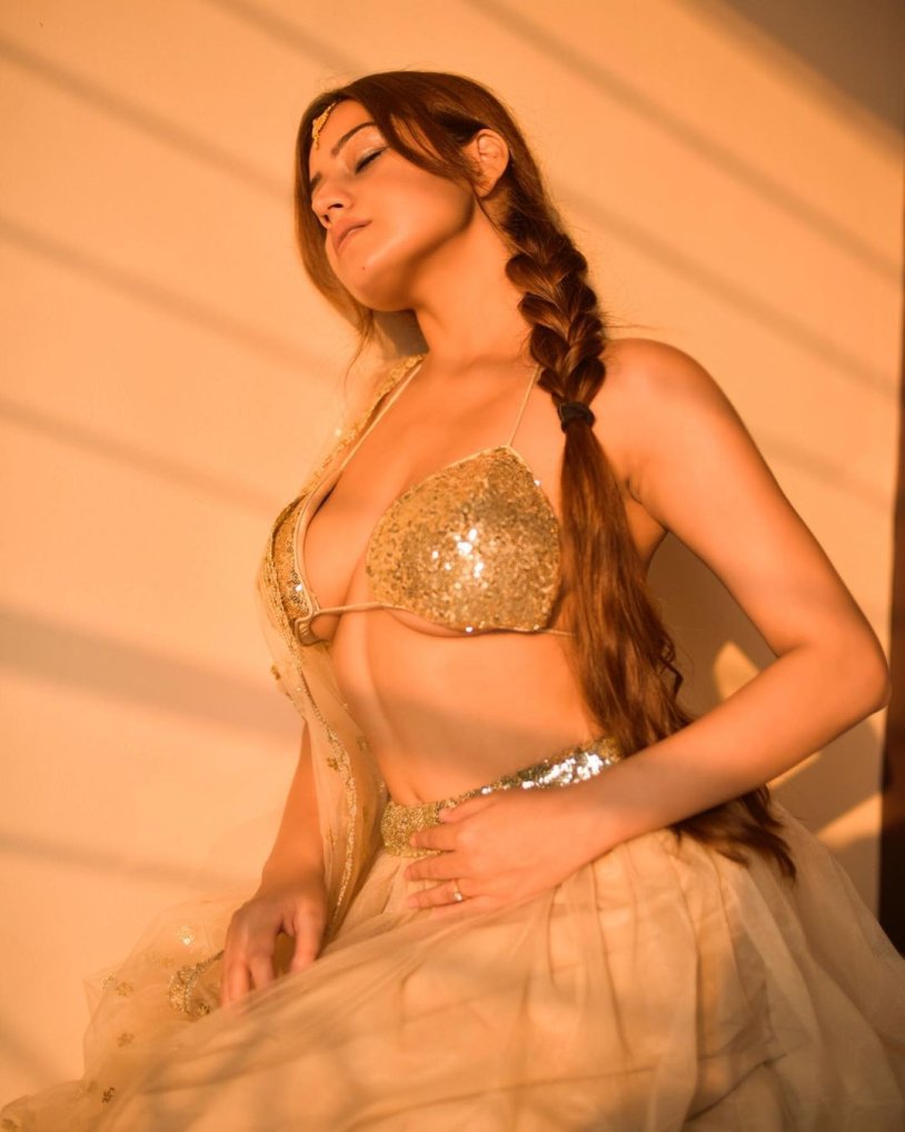 Simran kfrontain model