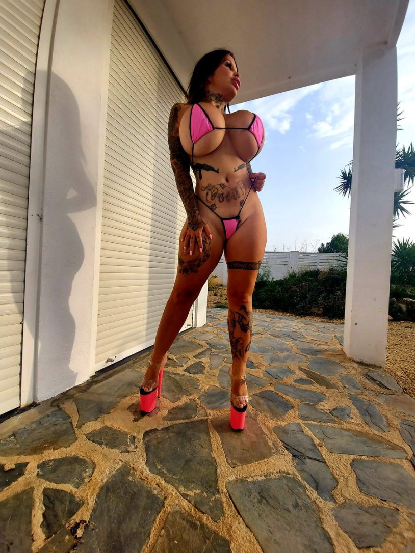 Canadian freak model Mary Magdalen