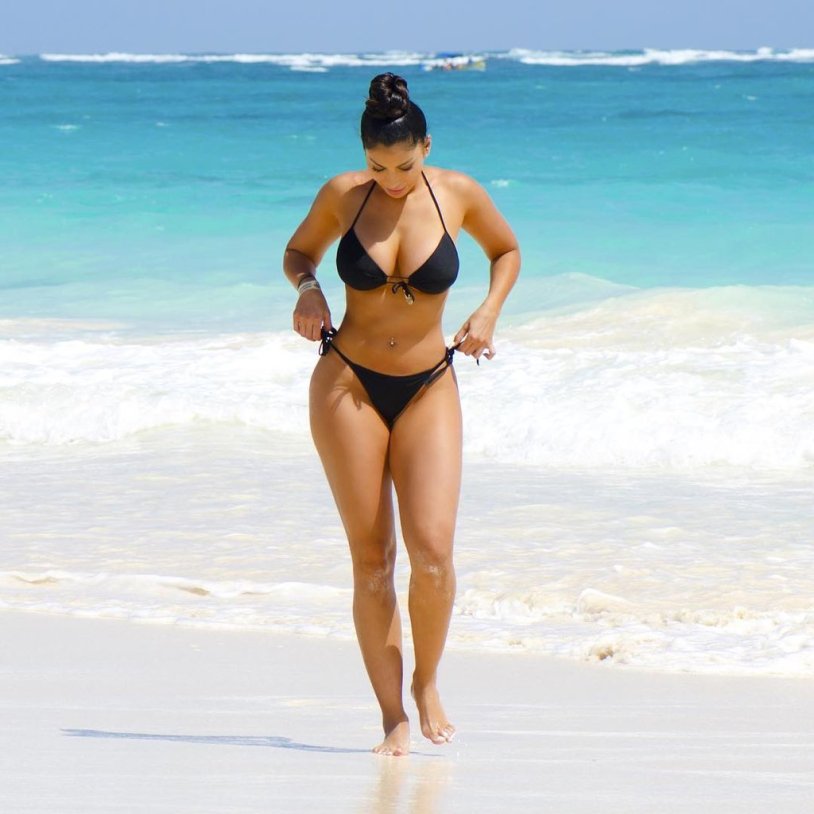 Kim Kardashyan in bikini