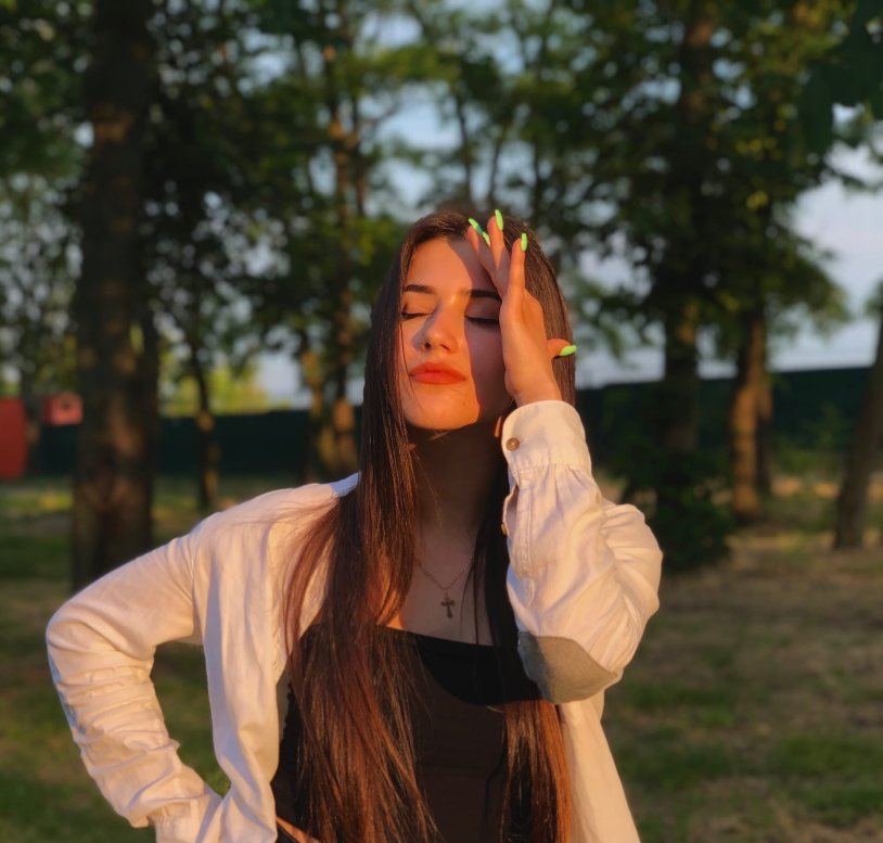 Maria Alyokhina legs