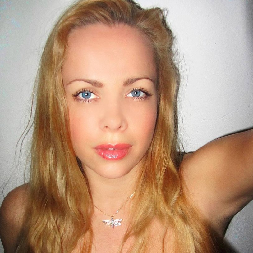 Aneca Van der Velden Boobs