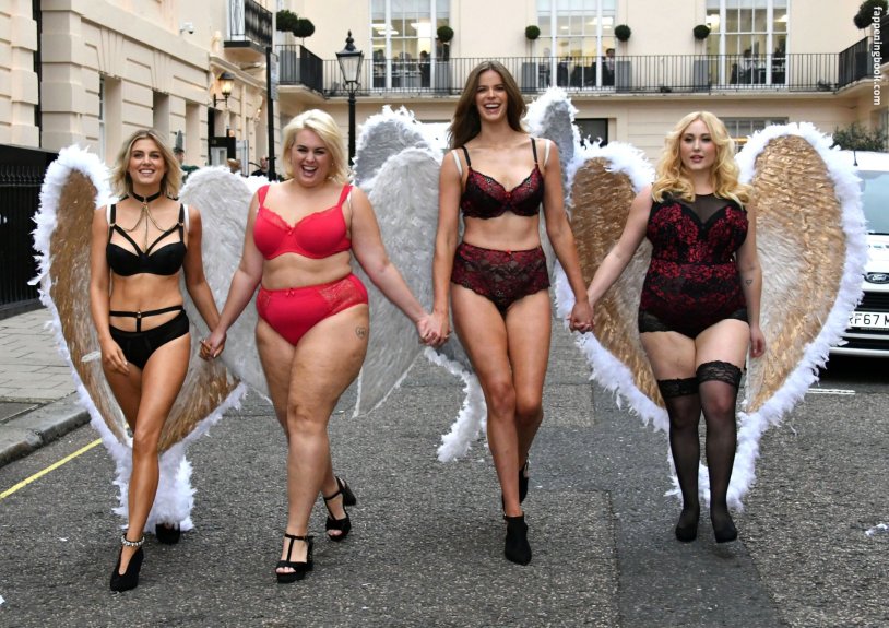 Haley Etwell and Scarlett Johansson