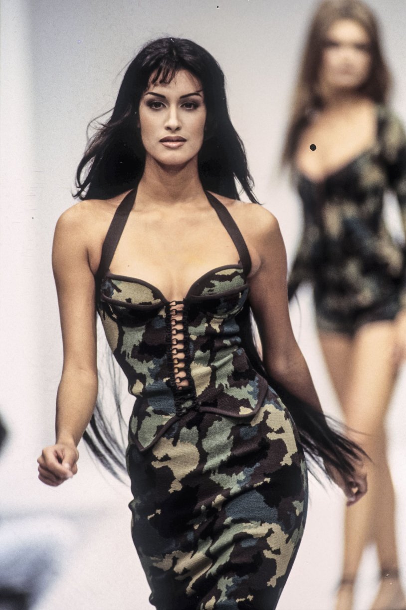 Yasmeen ghauri catwalk
