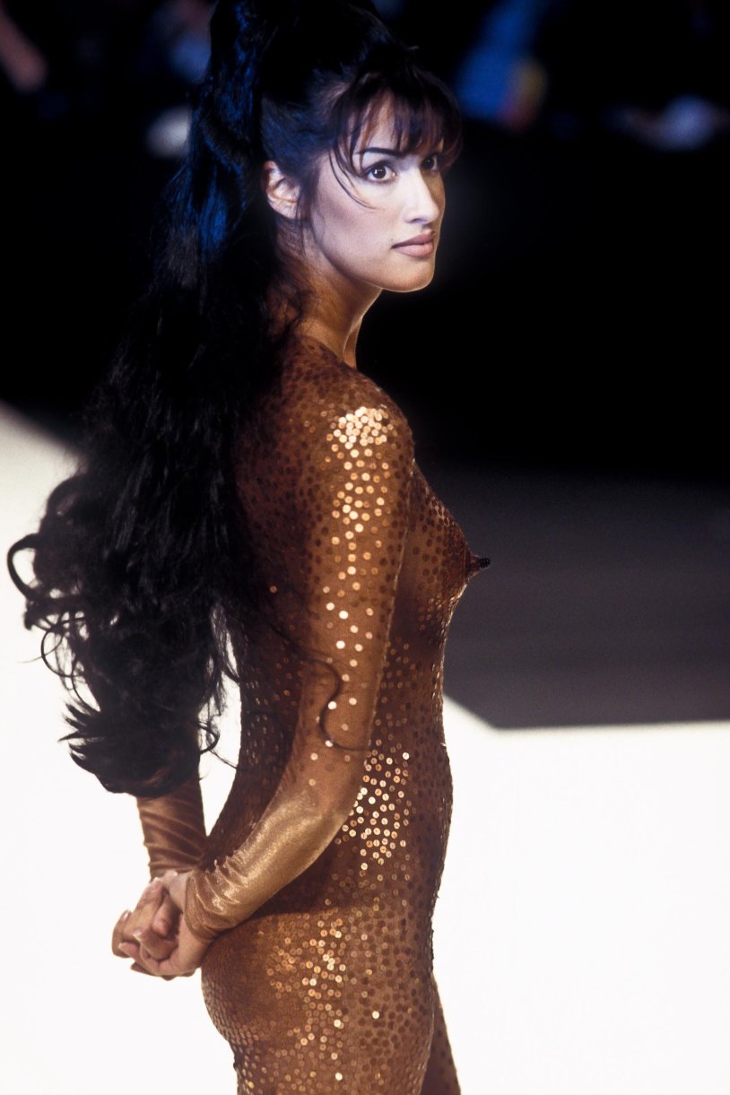 Yasmeen Ghauri Catwalk