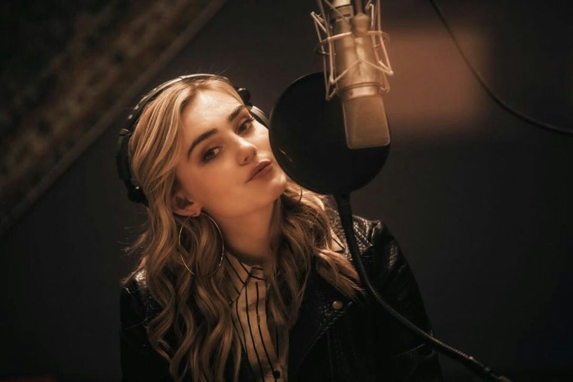 Taylor American housewife