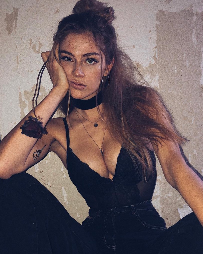 Santi Paulina is hot