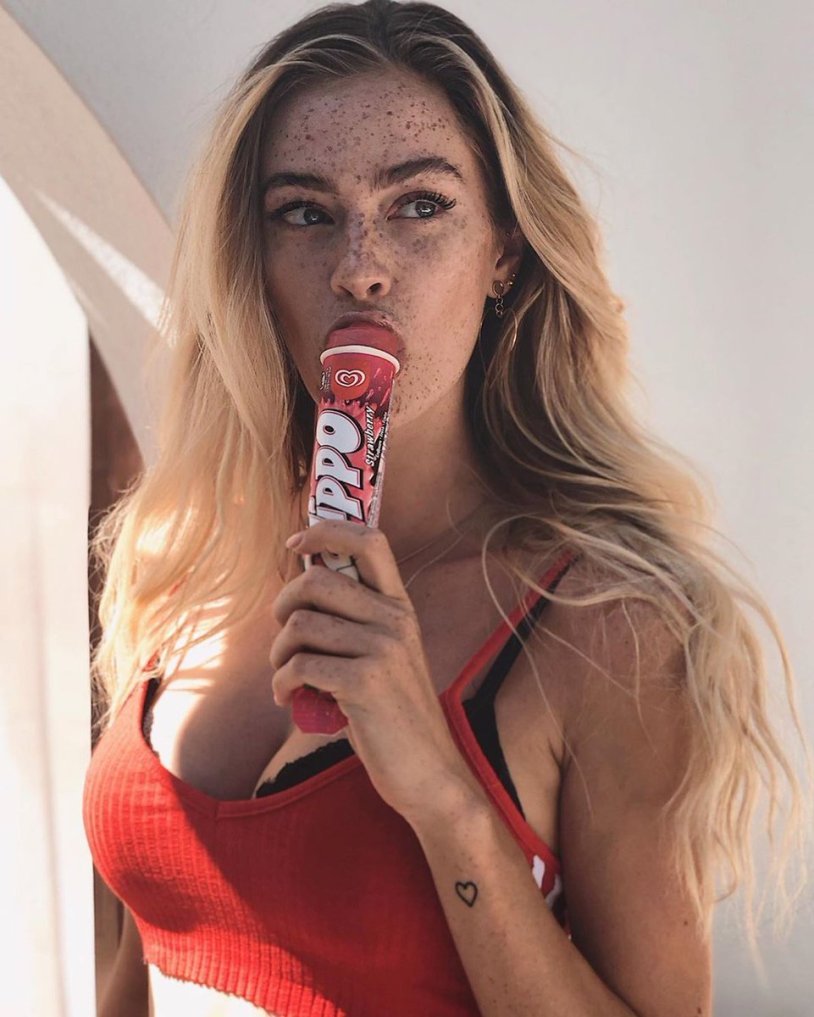 Santi Paulina is hot