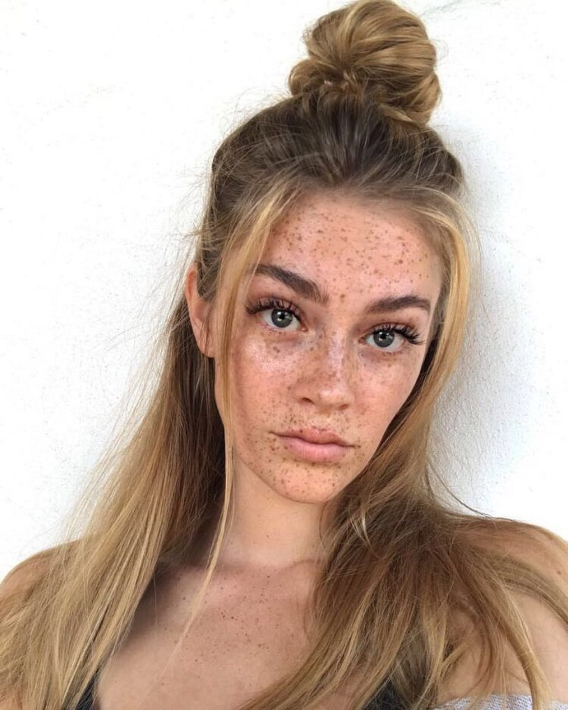 Santi Paulina is hot