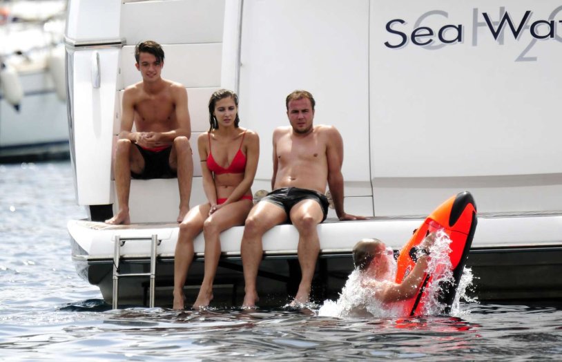 Ann Kathrin Bikinili