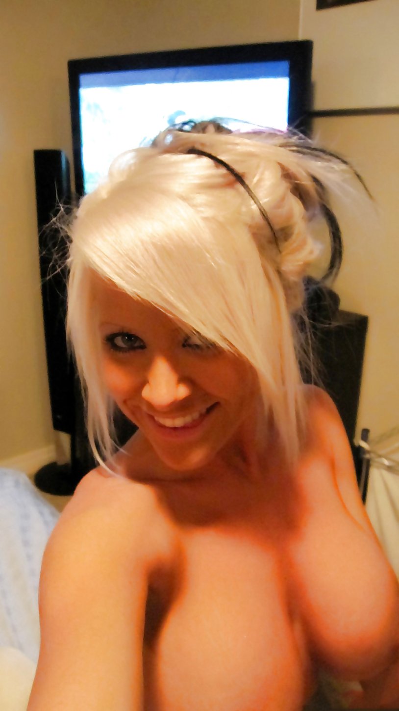 Elastic boobs Monroe Lee