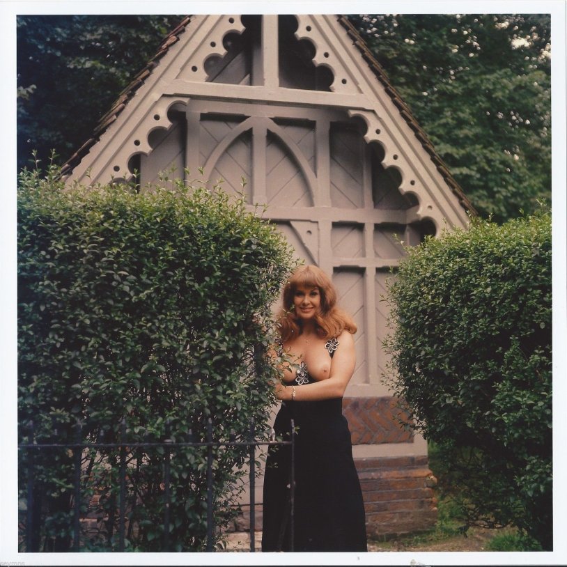 Riley Ann photo shoots naked