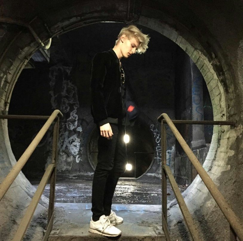 White hair aesthetics