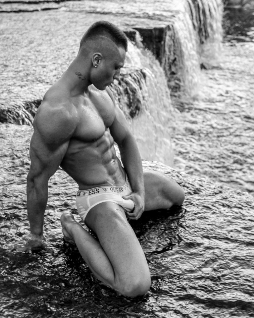 Piper Perry and 5 blacks