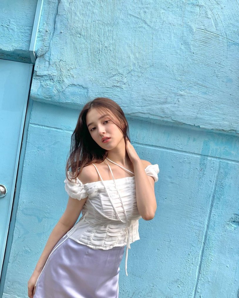 MOMOLAR KORENERA group