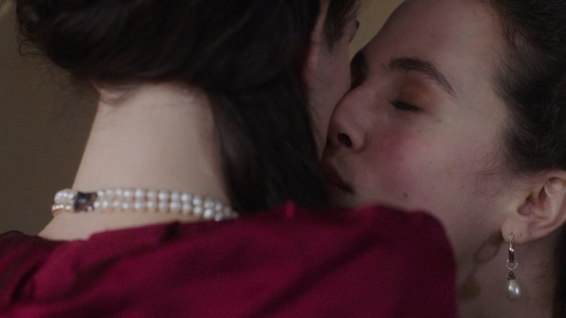 Jessica Brown Findley is naked