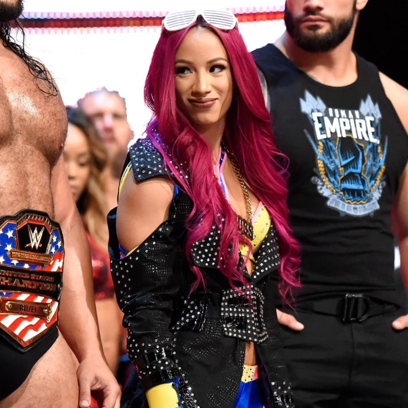 Wwen WEARS WWE with pink hair