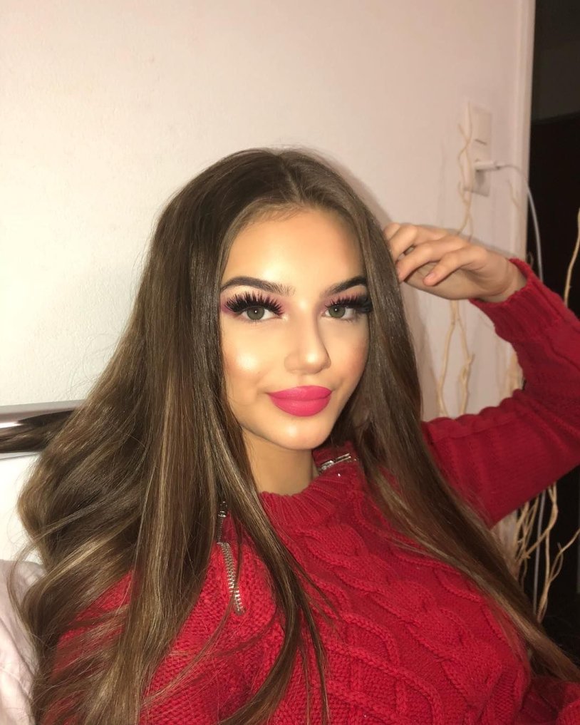 Dzana dzzyzzle figure