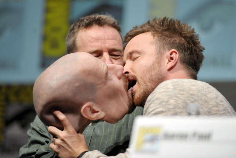 Aaron Paul and Brian Kranston Kiss