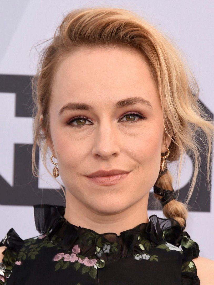 Sarah Goldberg smiles