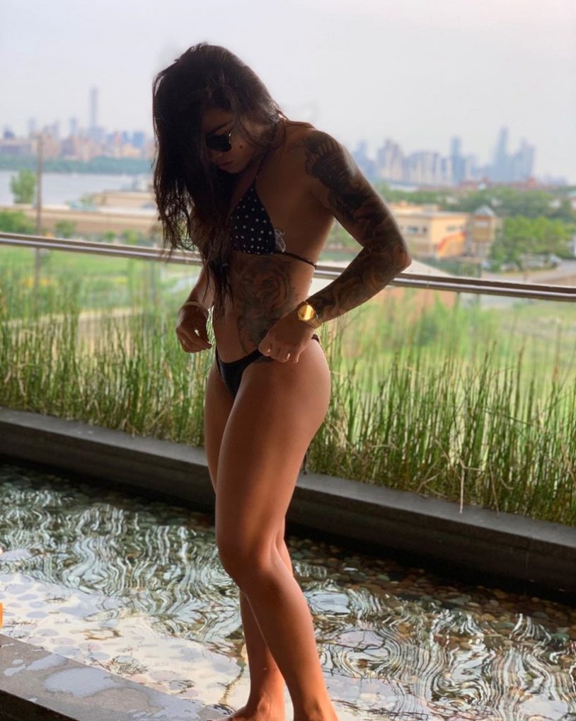 Claudia Hadelia foot