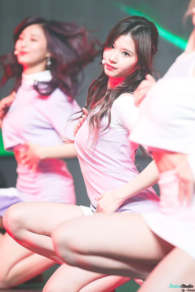 Twise Sana and Momo